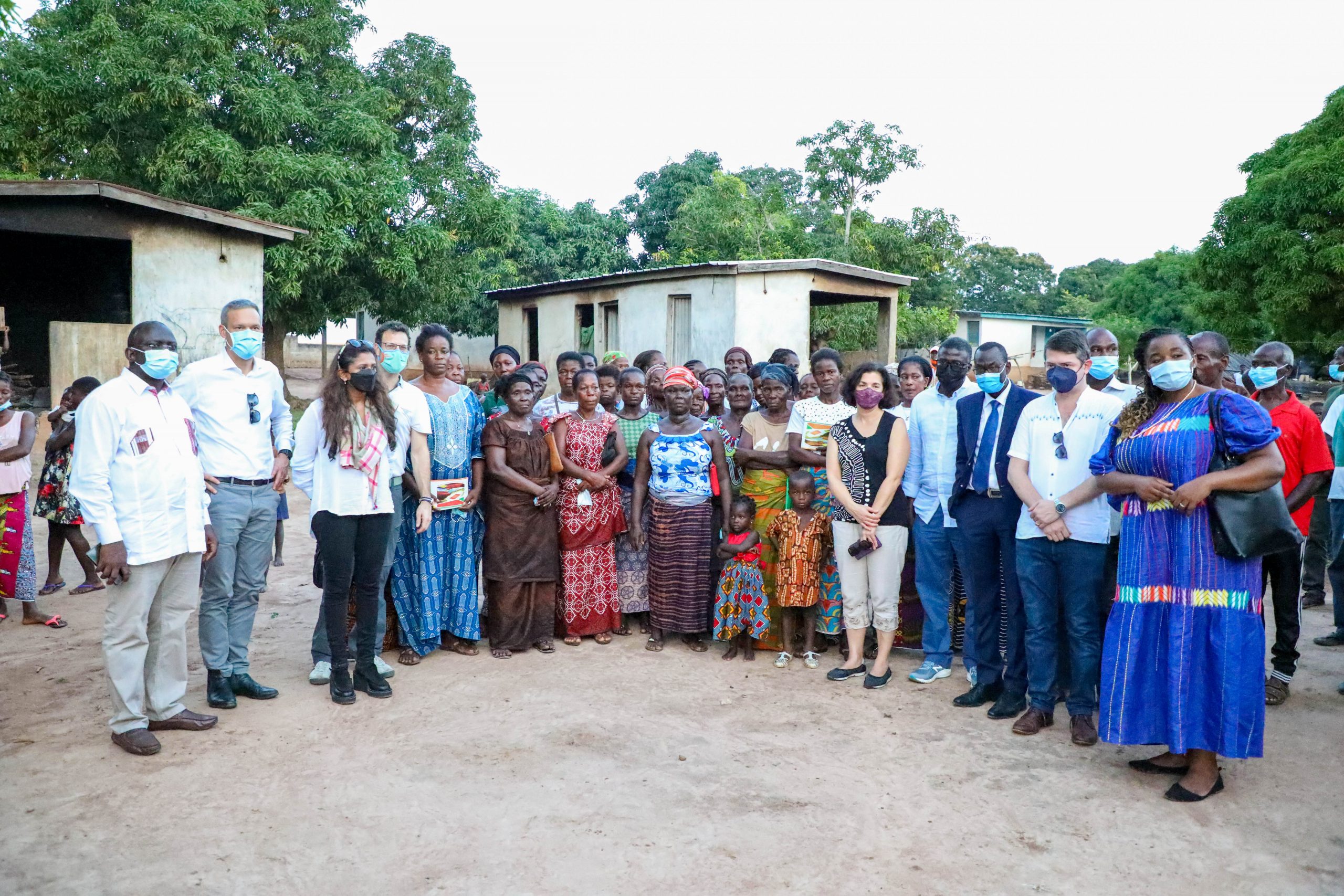 Une délégation de la Banque Mondiale visite les bénéficiaires de N’zéré dans la région du Bélier