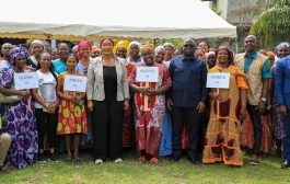 La Ministre Myss Belmonde DOGO au contact des bénéficiaires du Programme Filets Sociaux