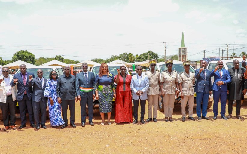 Opérationnalisation du Registre Social Unique (RSU) des ménages pauvres et vulnérables : Remise de 12 véhicules de type 4x4 et 100 motos aux structures en charge de l’action sociale