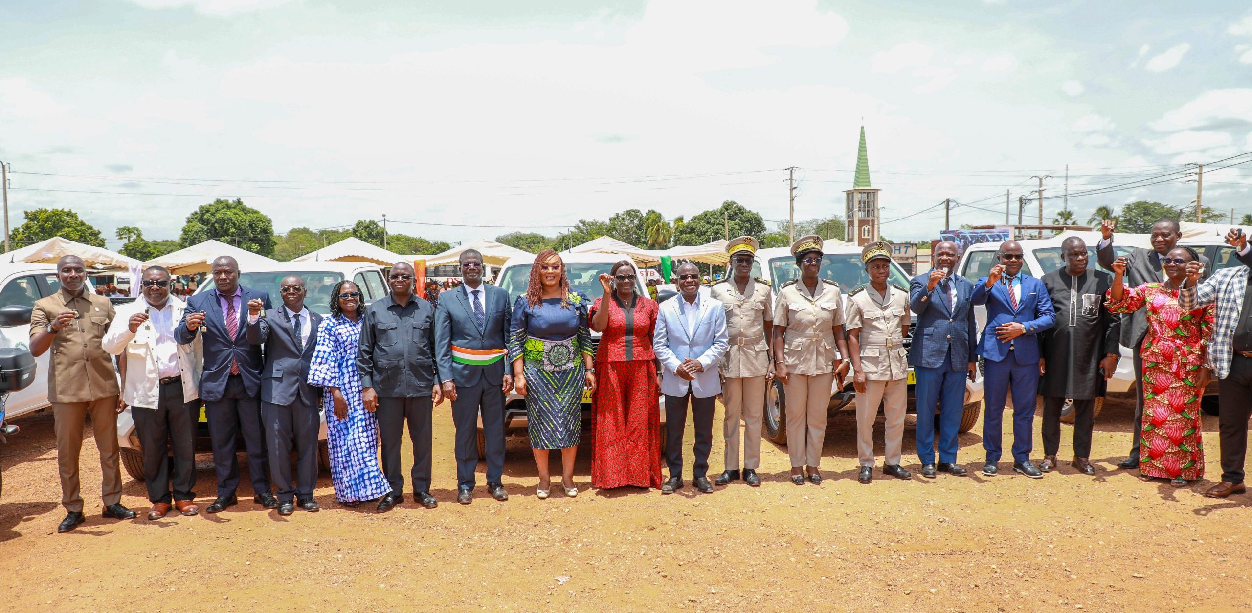 Opérationnalisation du Registre Social Unique (RSU) des ménages pauvres et vulnérables : Remise de 12 véhicules de type 4x4 et 100 motos aux structures en charge de l’action sociale