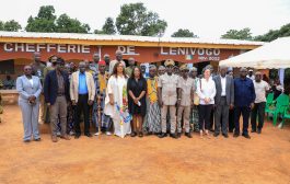 La Ministre Belmonde Dogo et le Vice-Président de la Banque M. Ousmane Diagana auprès des bénéficiaires du Programme Filets Sociaux à Korhogo