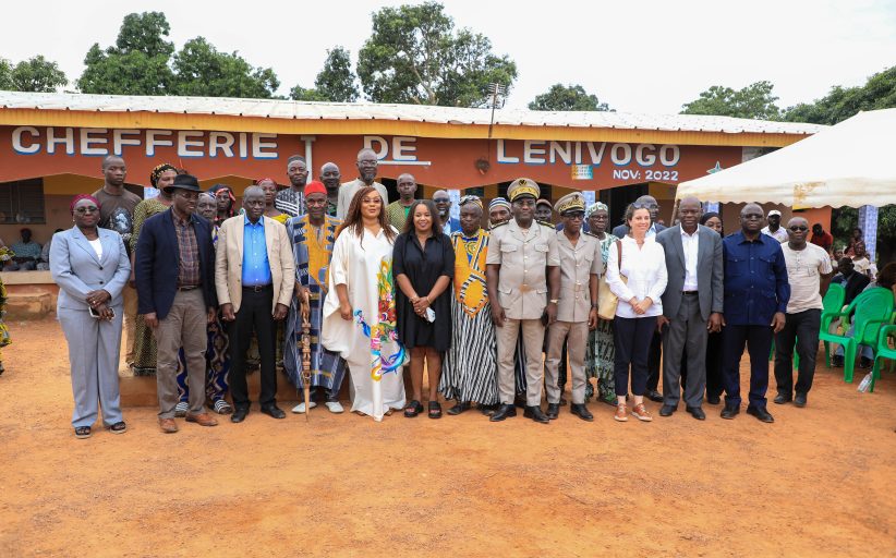 La Ministre Belmonde Dogo et le Vice-Président de la Banque M. Ousmane Diagana auprès des bénéficiaires du Programme Filets Sociaux à Korhogo